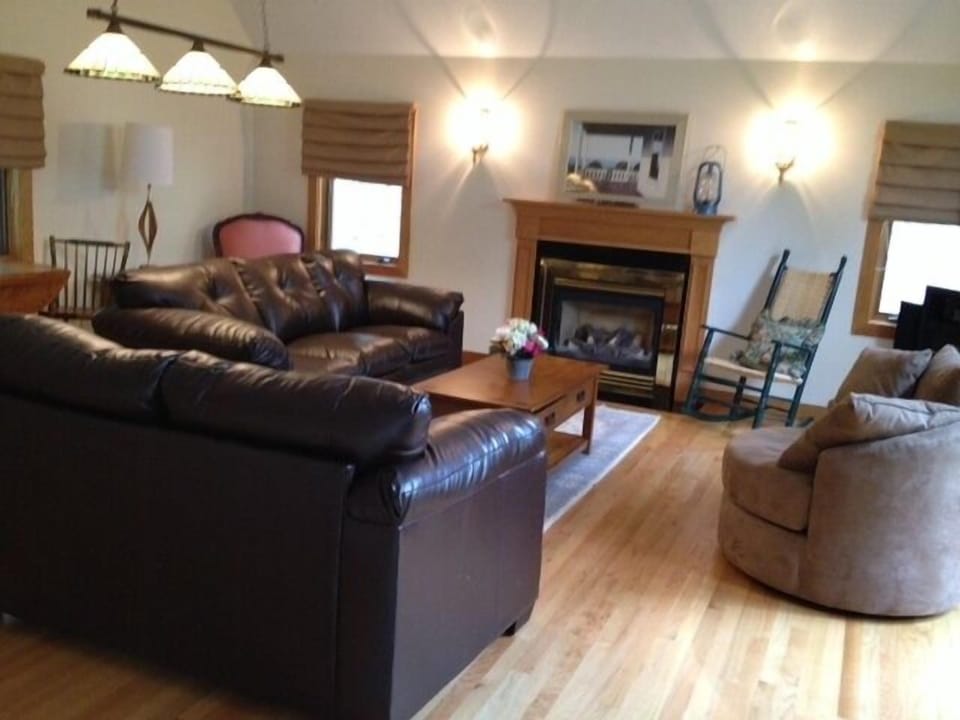 LIvingroom with HD TV