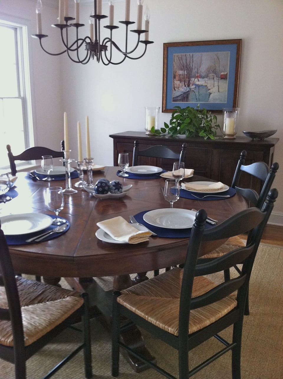Dining room with seating for 8 guests