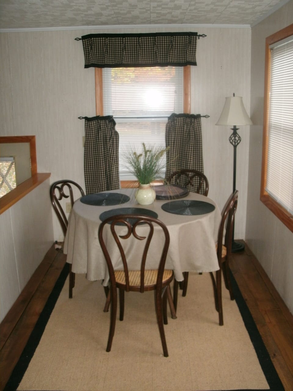 Breakfast nook - Kids table?  Perfect seperate place for puzzles, games or work
