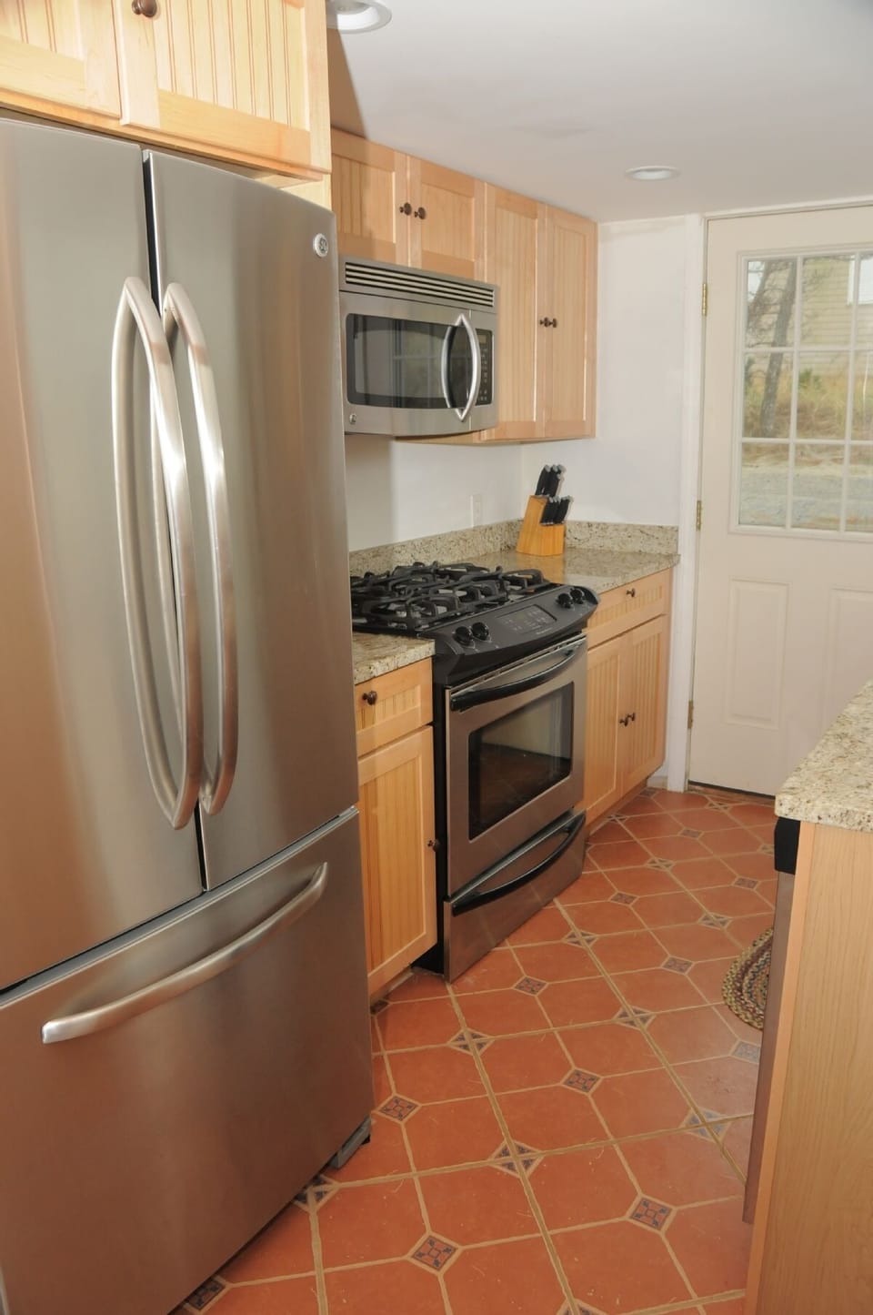 Newly renovated kitchen has everything you need.