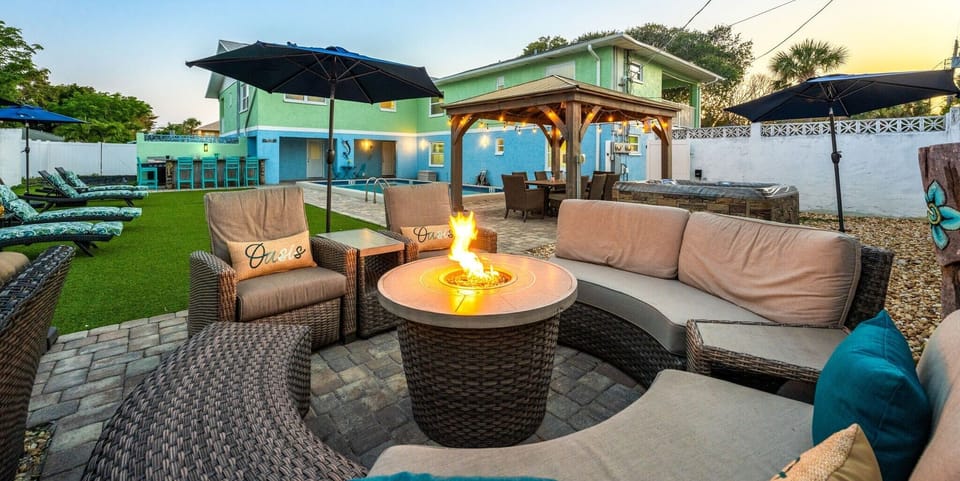 Outdoor firepit seating
