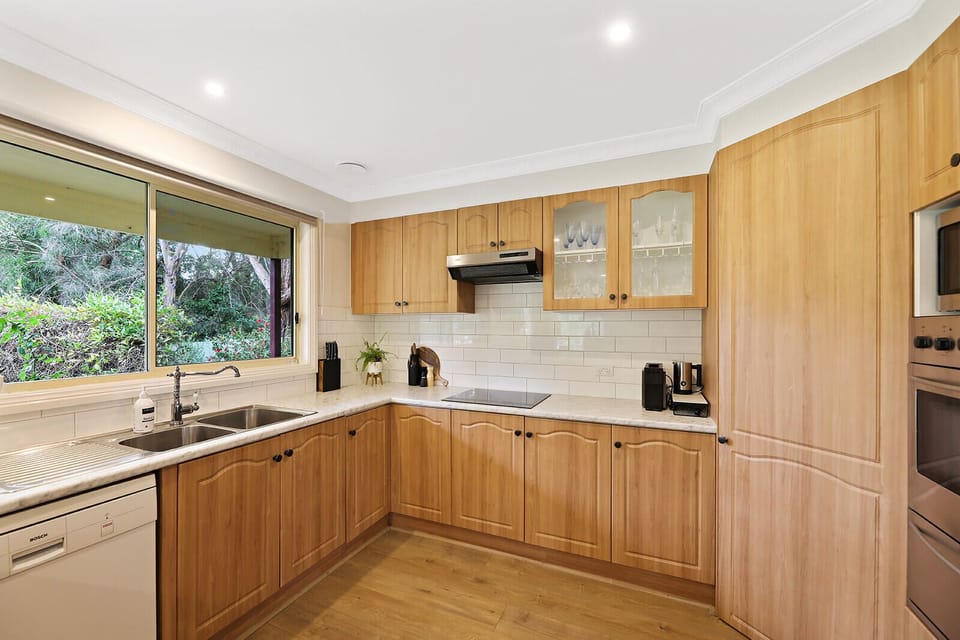 Fully equipped kitchen, dishwasher, microwave, oven, hotplate and large fridge. 