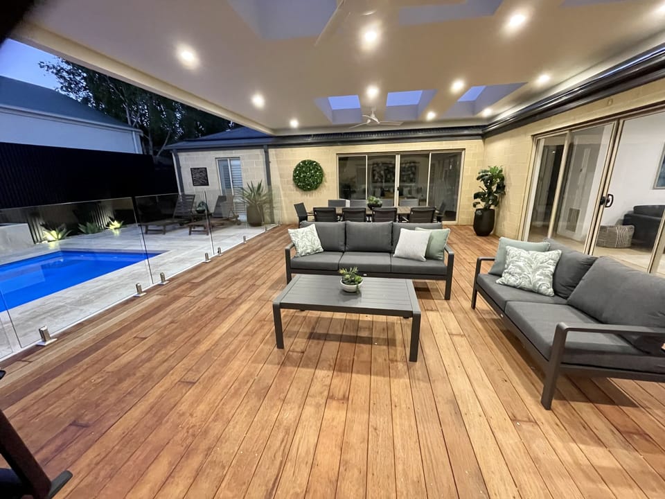 Alfresco lounge