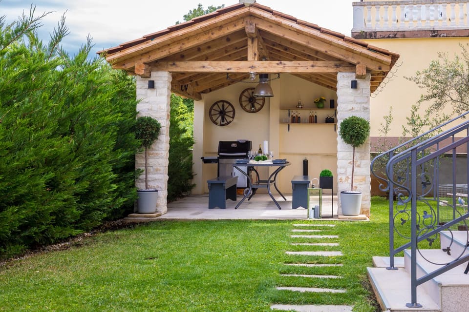 common grill area