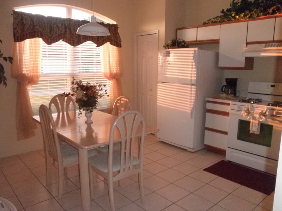 Partial View of Full Kitchen including Breakfast Table 