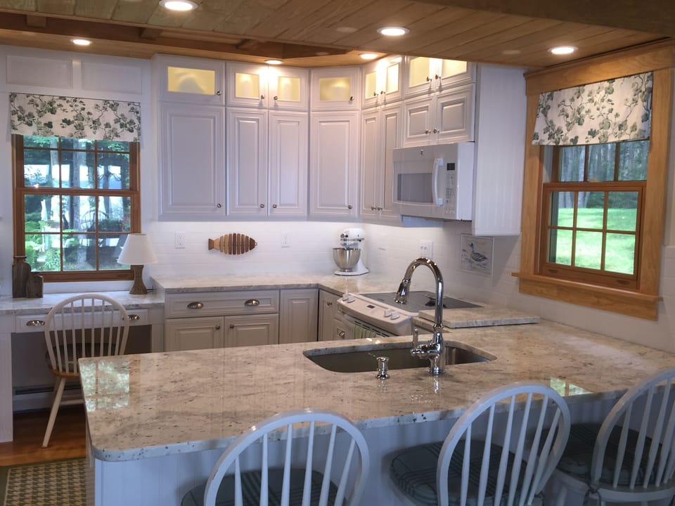 Kitchen with Breakfast Bar
