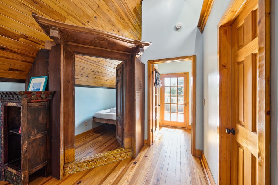 There is an additional nook with a full size mattress