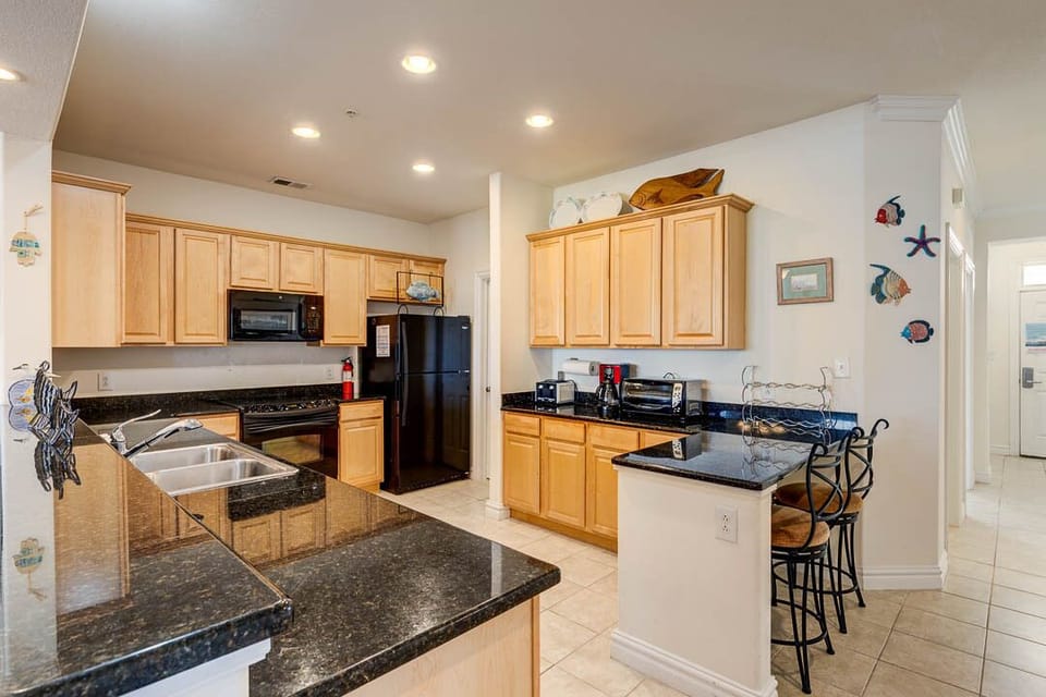 Kitchen with Bar (seats 2)