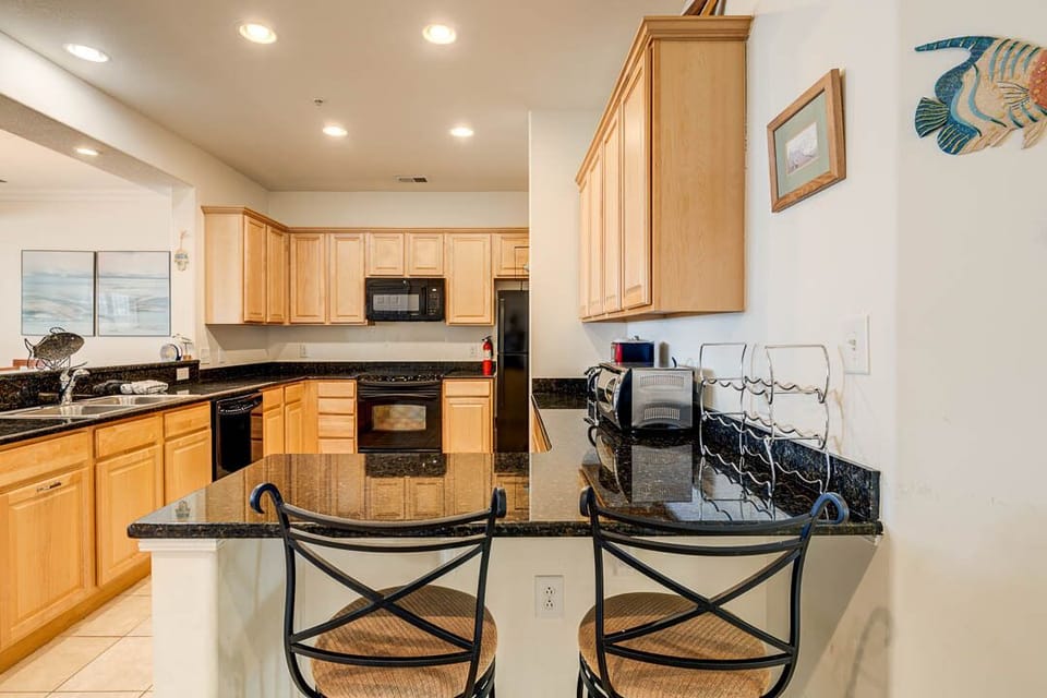 Kitchen with Bar (seats 2)