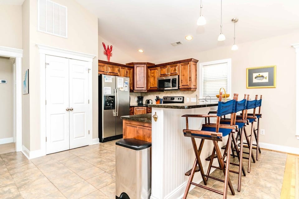 Kitchen with Eat-In Seating