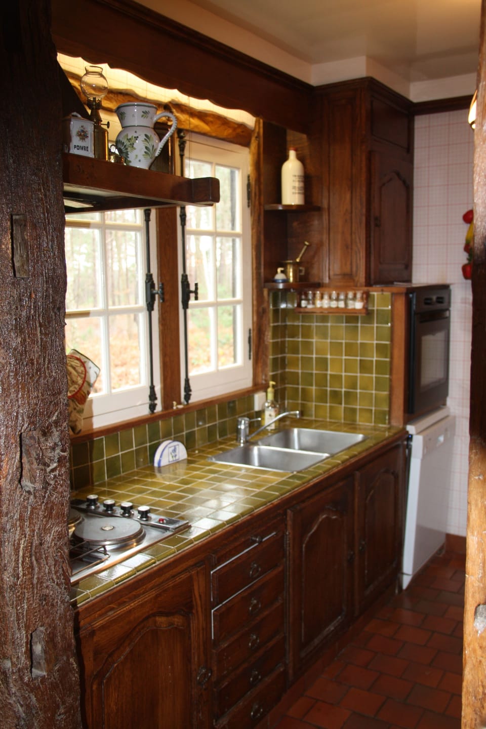 partial view of kitchen