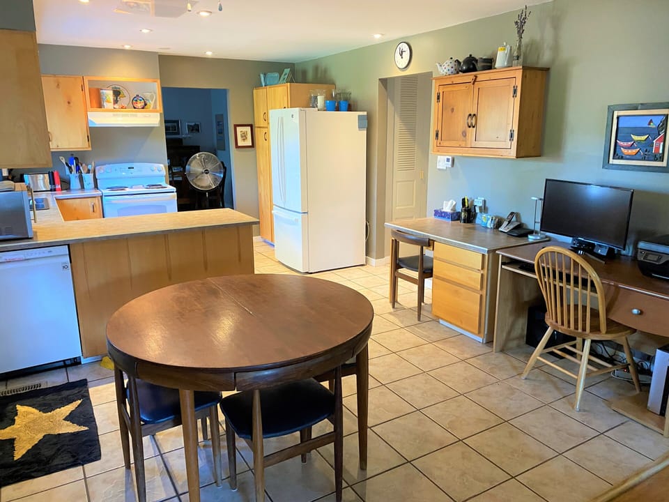 Kitchen and eating area.
