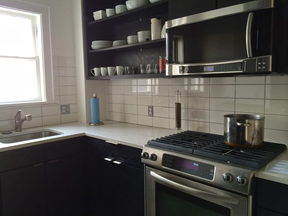 Chef kitchen for morning coffee, afternoon cocktails or gourmet dinner.