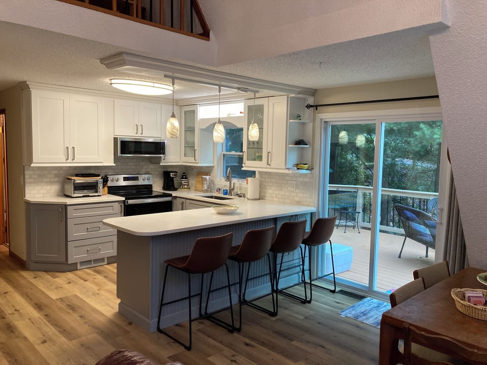 Full Kitchen with Complete Amenities