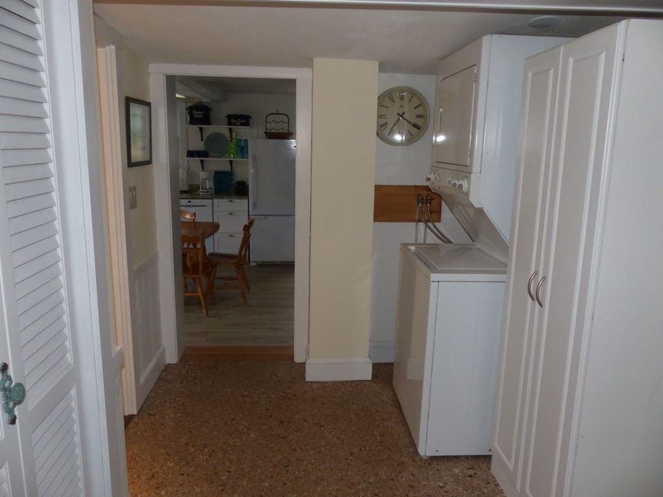 Hallway looking back at kitchen