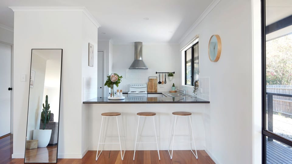 Kitchen and breakfast bench seating.