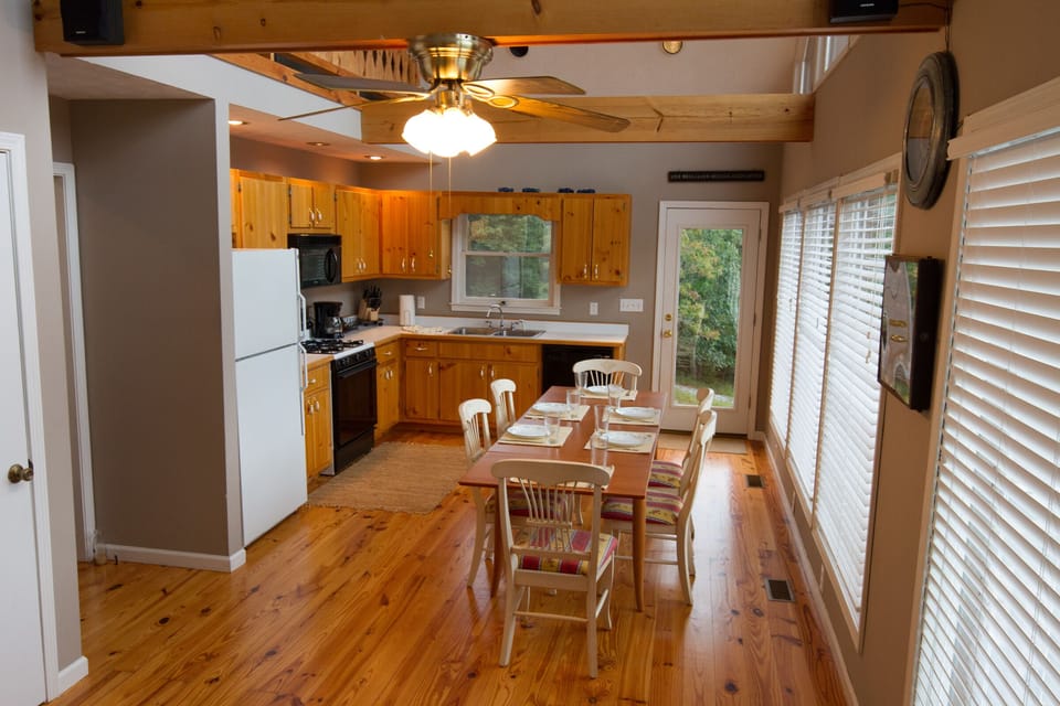 Fully equipped kitchen.