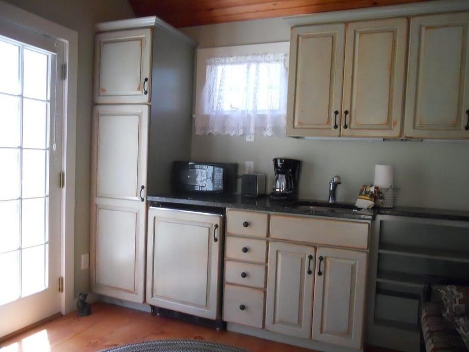 Cottage kitchenette