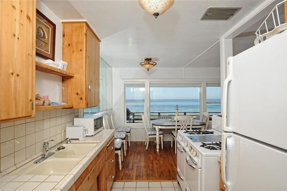Fully equipped cottage kitchen