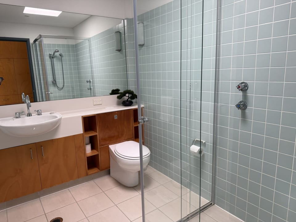 Ensuite to King bedroom