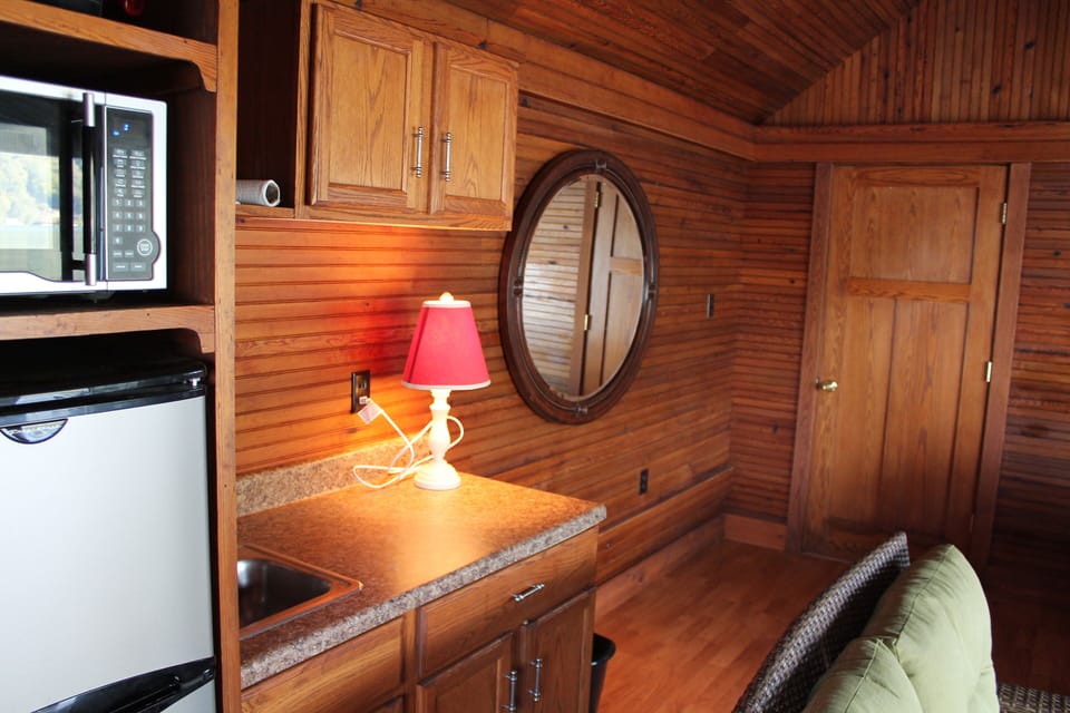 Boathouse Kitchenette - with Fridge and Microwave