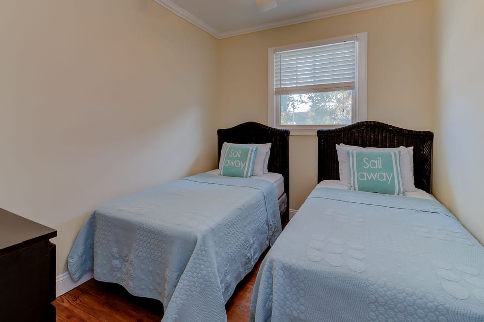 3 bedrooms, iron/ironing board, free WiFi