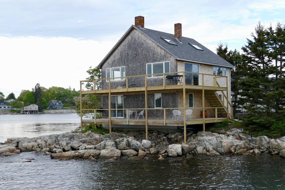 Little Island House, Upstairs apt. sliding glass door on deck