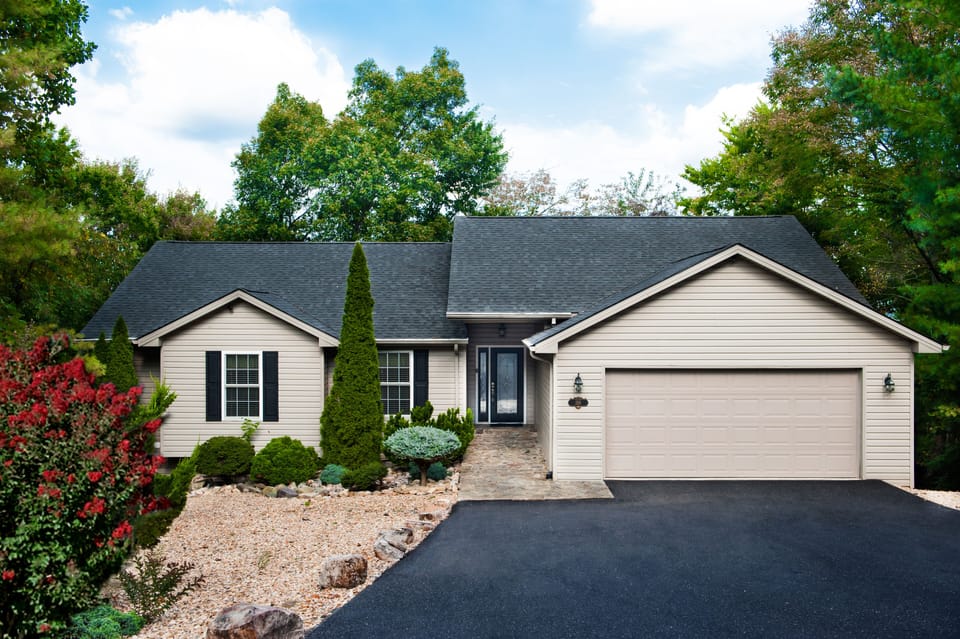 Beautiful Resort Home on Private Mountain 3,500 sq. ft. Large Driveway