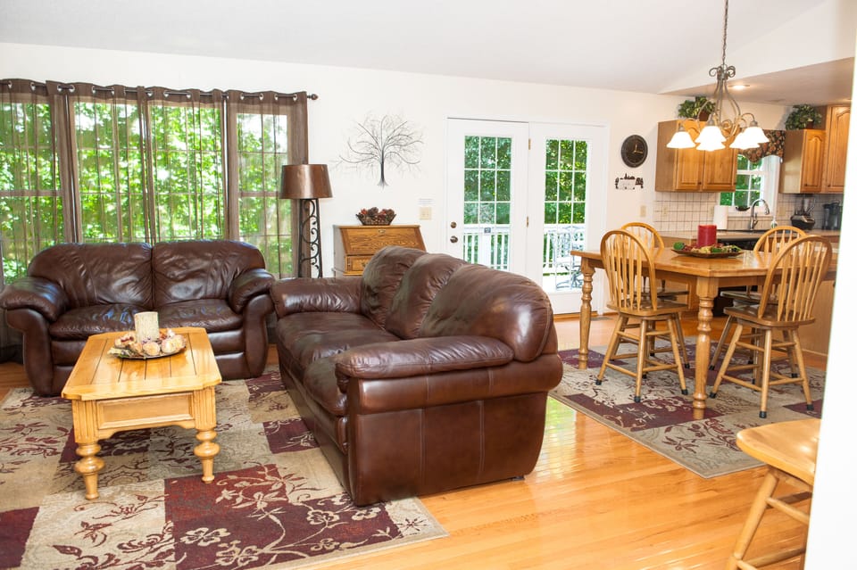 Open floor plan for family gatherings.