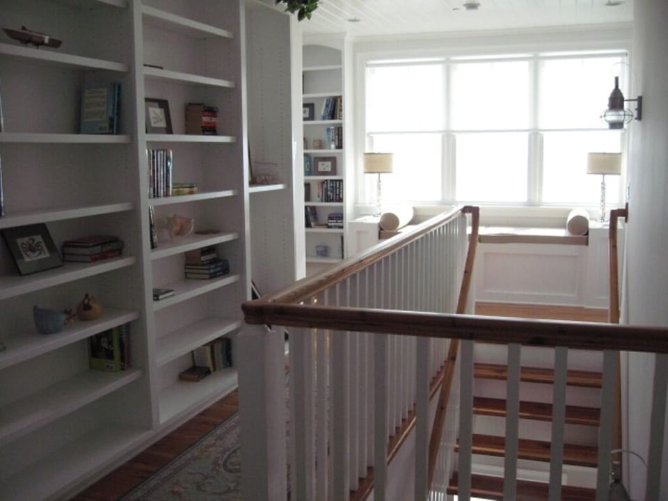 back from Laundry room, bedrooms are left and right