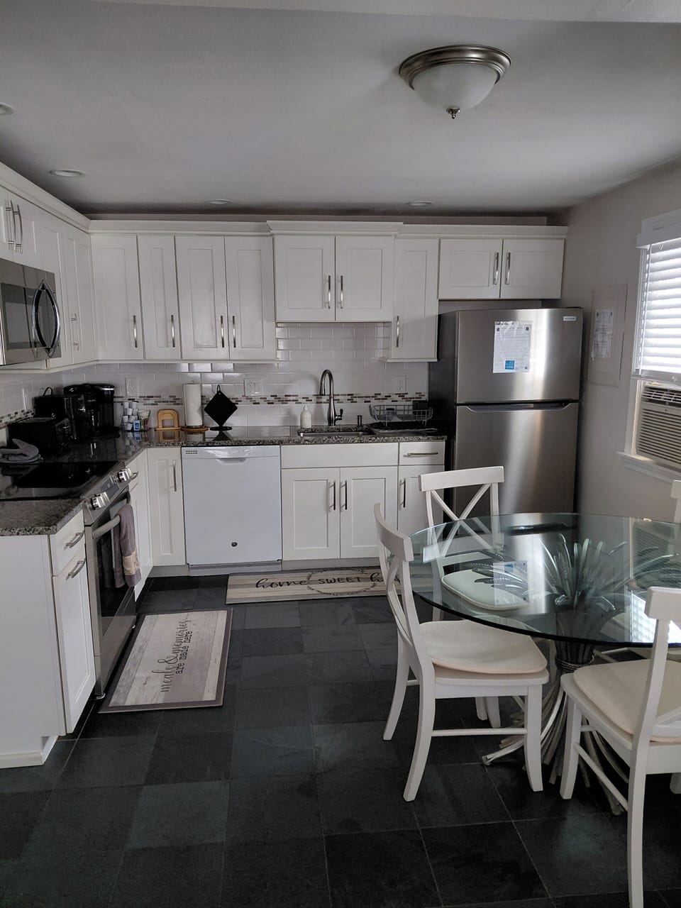 kitchen/dining room