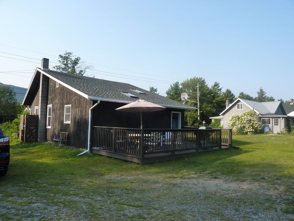 Large back deck, perfect for entertaining.