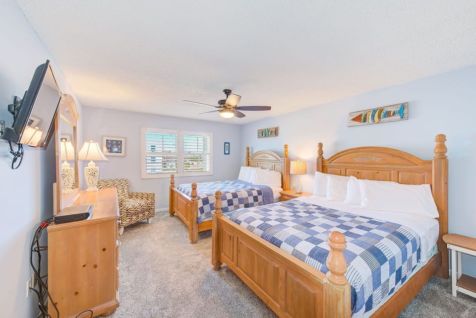 Rear bedroom with 2 Queen size beds.