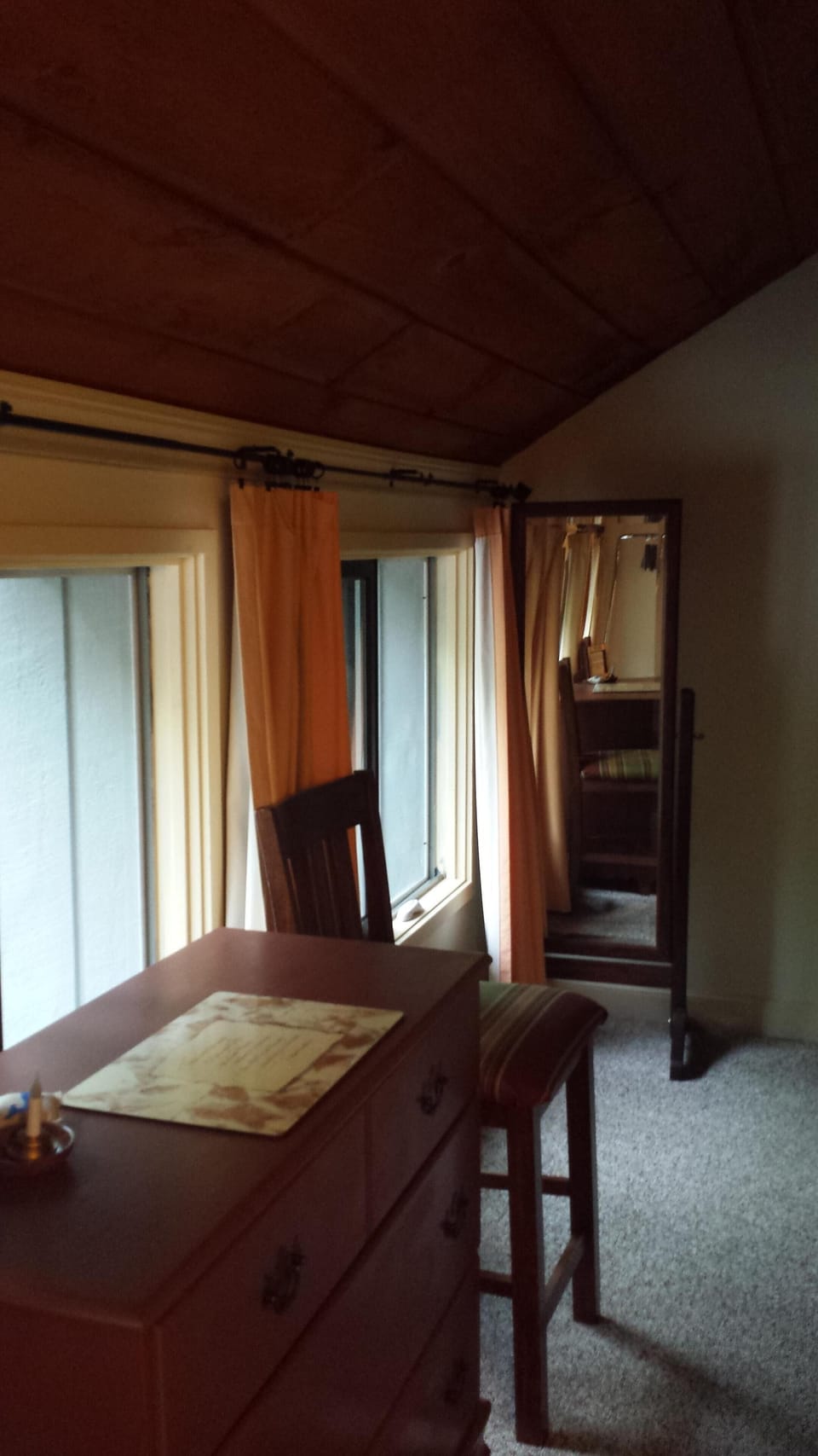 Upstairs bedroom
