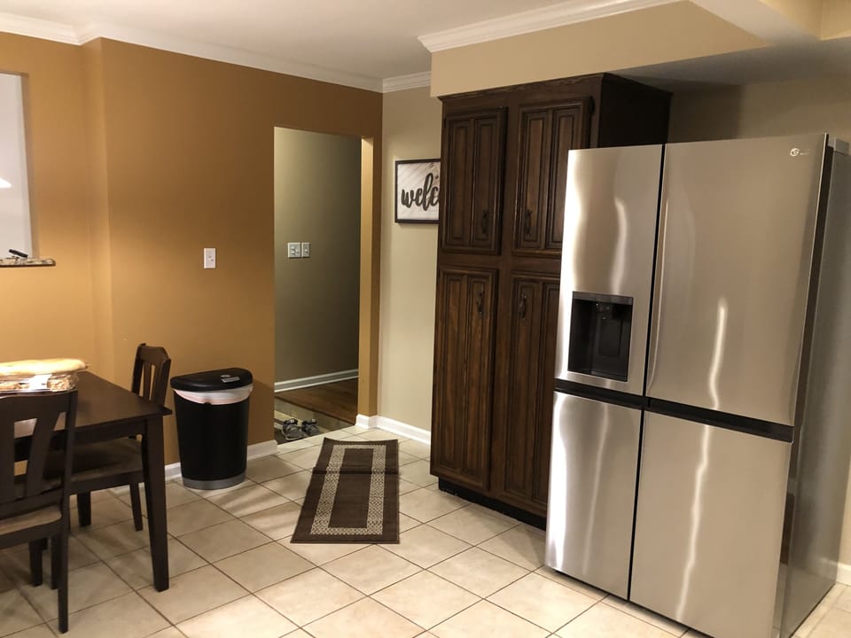 Front entry leading to kitchen and living room w/ wet bar.
