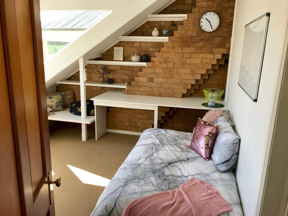 Bedroom 5 / Office
