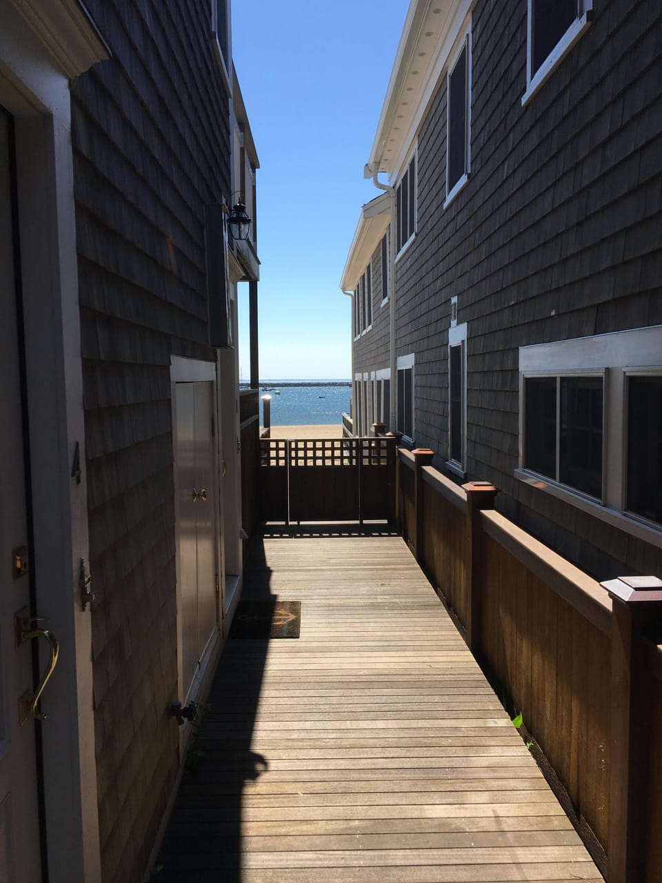 Steps to the beach 