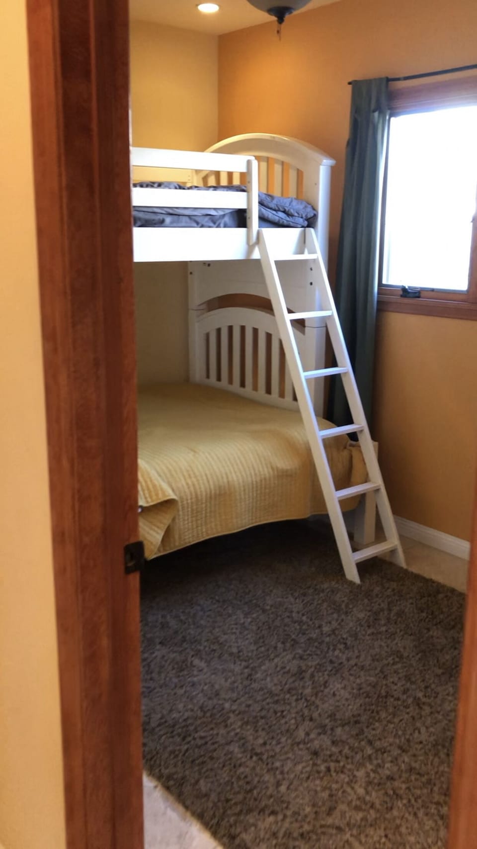 7 bedrooms, iron/ironing board, WiFi, bed sheets