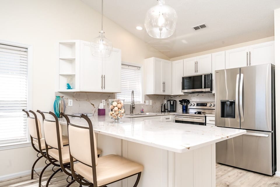 Kitchen with Eat-In Seating