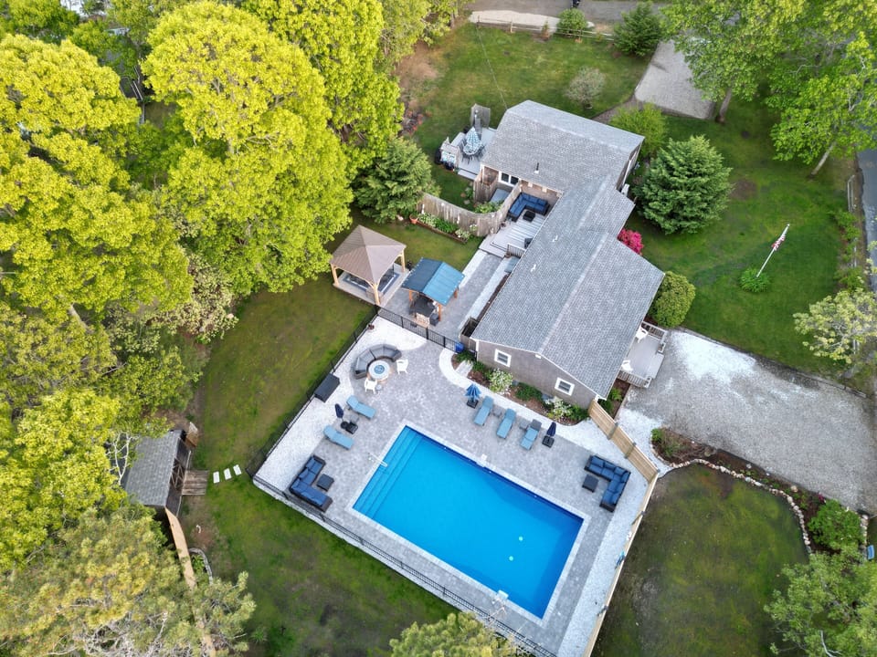 25 Ellen Rd