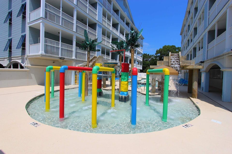 Kiddie Poll with waterfalls and bucket tips