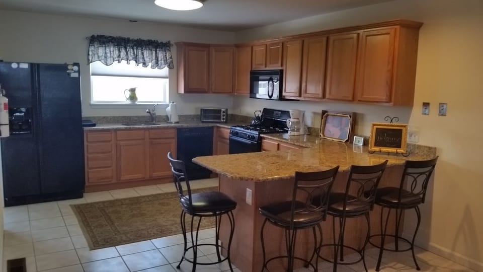 Large kitchen to accommodate several cooks at a time.
