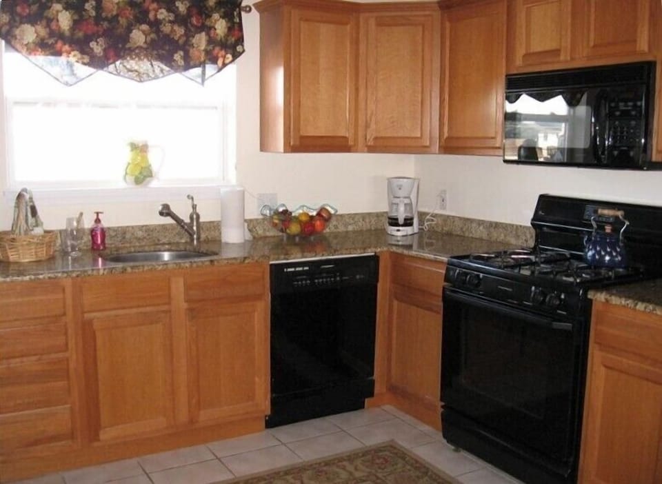 fully equipped kitchen