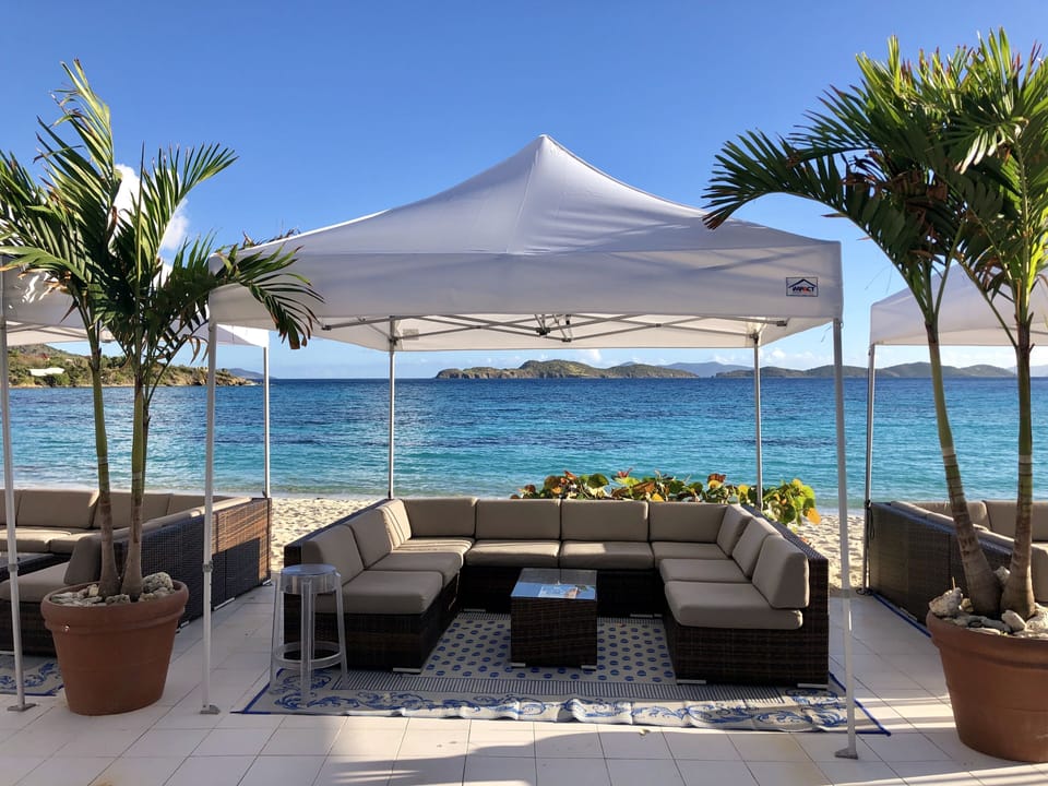 Beach nearby, sun loungers, beach towels