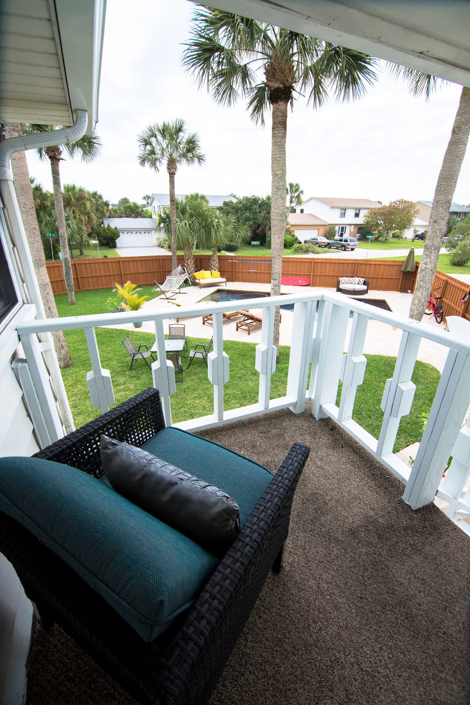 Landing at front door overlooking the pool