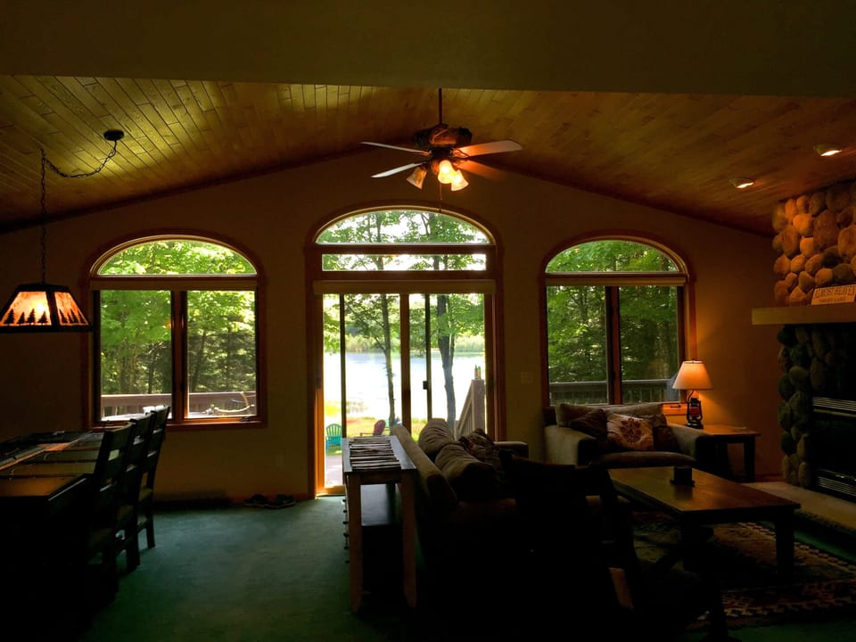 Smart TV, fireplace, DVD player, toys