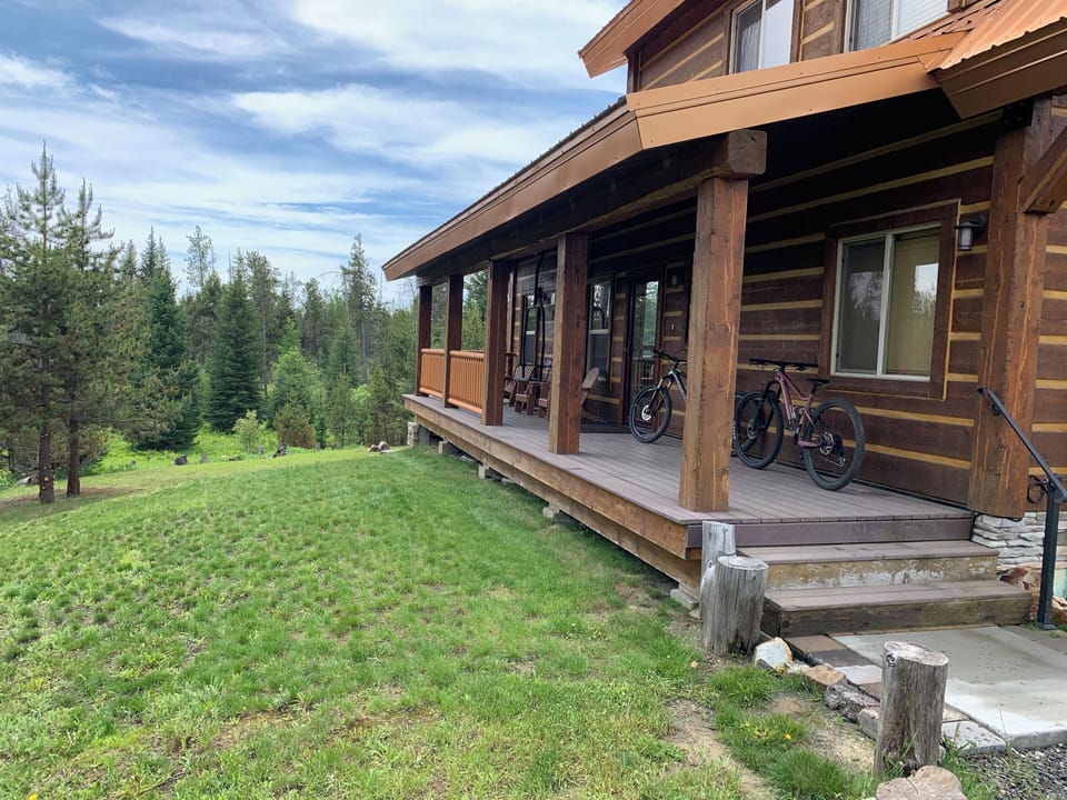 Entry porch. Seating for 6 year round.