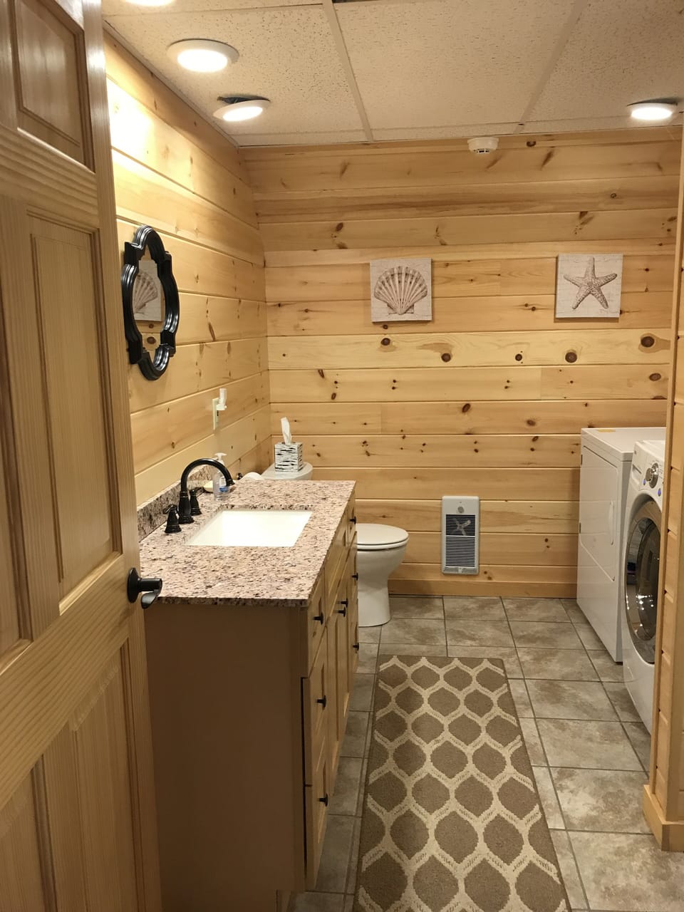 Guest bathroom 2 + laundry room