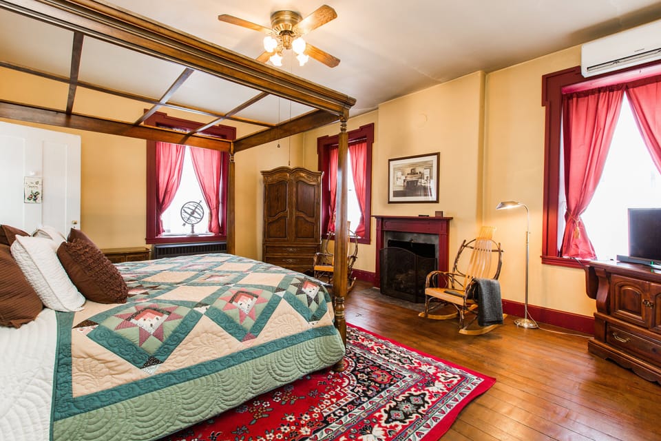 master bedroom king bed 