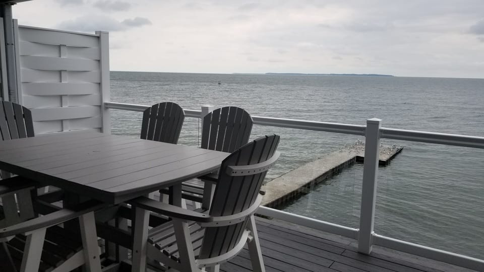 Large 1st floor deck